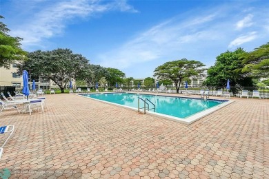 This 'JUNIPER' FLOOR PLAN HAS INSIDE WASHER/DRYER, UPDATED on Wynmoor Golf Course in Florida - for sale on GolfHomes.com, golf home, golf lot