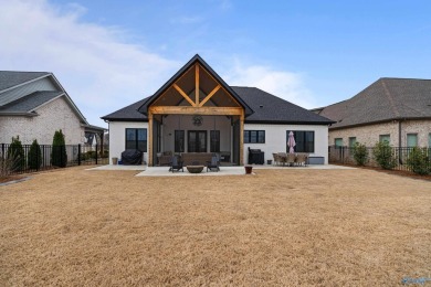 Impeccable open plan on Canebrake Golf Course! 3 bedrooms on on Canebrake Golf Club in Alabama - for sale on GolfHomes.com, golf home, golf lot