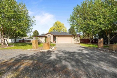 Welcome to 839 S Meadowlark Lane. Located within the golf course on Othello Golf Club in Washington - for sale on GolfHomes.com, golf home, golf lot