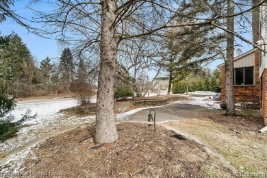 Beautiful family home with big bedrooms and Bloomfield Hills on Wabeek Country Club in Michigan - for sale on GolfHomes.com, golf home, golf lot