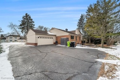 Beautiful family home with big bedrooms and Bloomfield Hills on Wabeek Country Club in Michigan - for sale on GolfHomes.com, golf home, golf lot