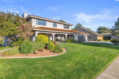 Meadow Springs gem located on the back of the green of #2 at on Meadow Springs Country Club in Washington - for sale on GolfHomes.com, golf home, golf lot