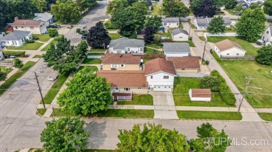 This home has had extreme care and is completely move in ready! on Escanaba Country Club in Michigan - for sale on GolfHomes.com, golf home, golf lot