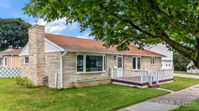 This home has had extreme care and is completely move in ready! on Escanaba Country Club in Michigan - for sale on GolfHomes.com, golf home, golf lot