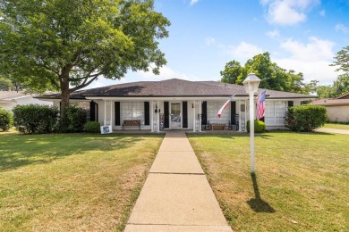 Introducing a meticulously maintained 3-bedroom, 2.5-bath on Diamond Oaks Golf and Country Club in Texas - for sale on GolfHomes.com, golf home, golf lot