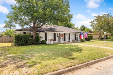 Introducing a meticulously maintained 3-bedroom, 2.5-bath on Diamond Oaks Golf and Country Club in Texas - for sale on GolfHomes.com, golf home, golf lot