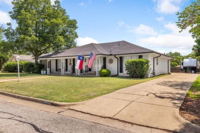 Introducing a meticulously maintained 3-bedroom, 2.5-bath on Diamond Oaks Golf and Country Club in Texas - for sale on GolfHomes.com, golf home, golf lot