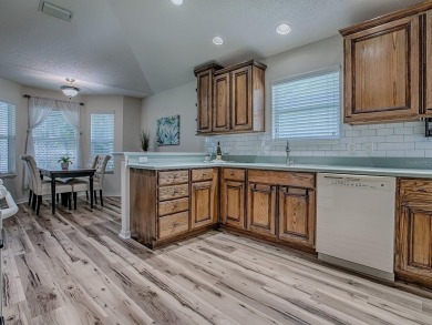 WELL-MAINTAINED  FURNISHED 3/2 WHISPERING PINE DESIGNER HOME on The Links of Spruce Creek in Florida - for sale on GolfHomes.com, golf home, golf lot