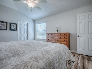 WELL-MAINTAINED  FURNISHED 3/2 WHISPERING PINE DESIGNER HOME on The Links of Spruce Creek in Florida - for sale on GolfHomes.com, golf home, golf lot