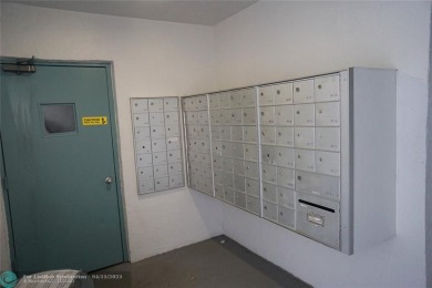 Great 2 bedrooms 2 bathrooms, boasting large unit. Appliances on Crystal Lake Country Club in Florida - for sale on GolfHomes.com, golf home, golf lot