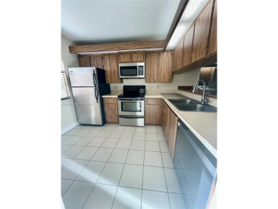 Spacious 2 bed 2 bath plus extra room! Clean & Bright unit on The Country Club At Boca Raton in Florida - for sale on GolfHomes.com, golf home, golf lot