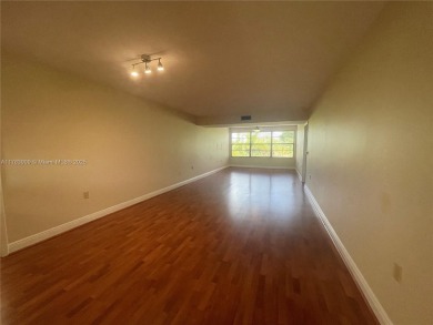 Spacious 2 bed 2 bath plus extra room! Clean & Bright unit on The Country Club At Boca Raton in Florida - for sale on GolfHomes.com, golf home, golf lot