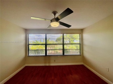 Spacious 2 bed 2 bath plus extra room! Clean & Bright unit on The Country Club At Boca Raton in Florida - for sale on GolfHomes.com, golf home, golf lot