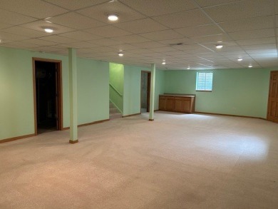 This is a 55+ community. The Sun Valley is one of the largest on The Links at Carillon in Illinois - for sale on GolfHomes.com, golf home, golf lot