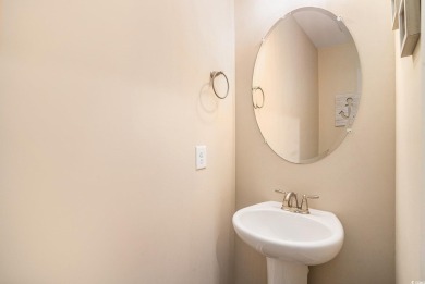 This beautiful 3-bedroom, 2.5-bath home is in the on Arrowhead Country Club in South Carolina - for sale on GolfHomes.com, golf home, golf lot