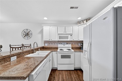 HONEY I FOUND OUR CONDO! OUTSTANDING CONDITION & CONVENIENT on The Club At Old Kinderhook in Missouri - for sale on GolfHomes.com, golf home, golf lot