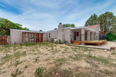 Great location right across the street from Arroyo del Oso golf on Arroyo Del Oso Golf Course in New Mexico - for sale on GolfHomes.com, golf home, golf lot
