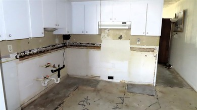 Great first floor fixer-upper opportunity! This 2 bedroom, 1 on On Top Of The World Golf Course in Florida - for sale on GolfHomes.com, golf home, golf lot