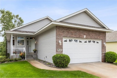 Beautifully maintained detached townhome located in the on The Ponds Golf Club in Minnesota - for sale on GolfHomes.com, golf home, golf lot