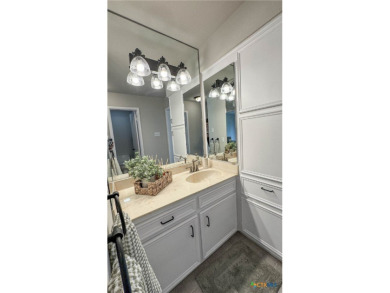 Gorgeous 2 bedroom 2 bath HORSESHOE BAY TOWNHOME - has been on Apple Rock Golf Course - Horseshoe Bay in Texas - for sale on GolfHomes.com, golf home, golf lot