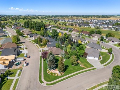 Tucked near Sage Lakes Golf Course, this timeless home offers a on Sage Lakes Municipal Golf Course in Idaho - for sale on GolfHomes.com, golf home, golf lot