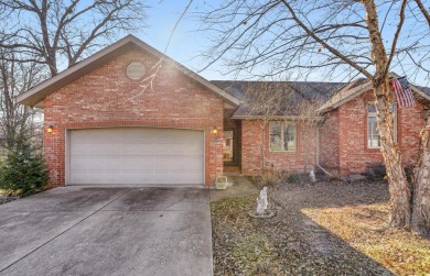 This is a meticulously maintained, all brick, walk-out basement on Horton Smith Golf Course in Missouri - for sale on GolfHomes.com, golf home, golf lot