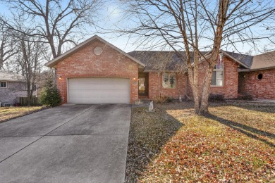 This is a meticulously maintained, all brick, walk-out basement on Horton Smith Golf Course in Missouri - for sale on GolfHomes.com, golf home, golf lot