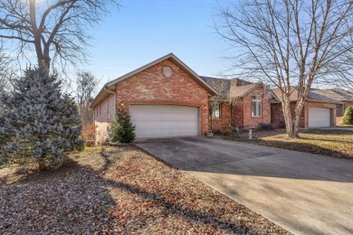 This is a meticulously maintained, all brick, walk-out basement on Horton Smith Golf Course in Missouri - for sale on GolfHomes.com, golf home, golf lot