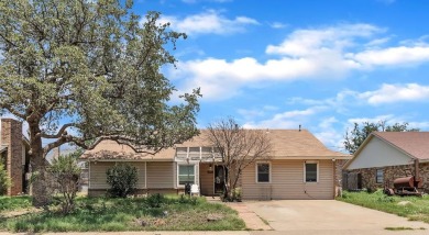 Spacious 5-bedroom, 2-bath brick home in Midland's Fairway Park on Hogan Park Golf Course in Texas - for sale on GolfHomes.com, golf home, golf lot