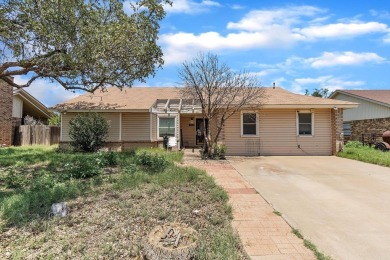Spacious 5-bedroom, 2-bath brick home in Midland's Fairway Park on Hogan Park Golf Course in Texas - for sale on GolfHomes.com, golf home, golf lot