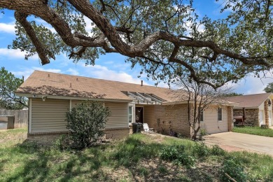 Spacious 5-bedroom, 2-bath brick home in Midland's Fairway Park on Hogan Park Golf Course in Texas - for sale on GolfHomes.com, golf home, golf lot