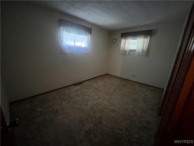 Full Brick Ranch near Hyde Park Golf Course, 3 bedrooms on Hyde Park Municipal Golf Course - Hyde Park 1 in New York - for sale on GolfHomes.com, golf home, golf lot