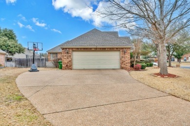 This 4-bedroom, 2.5-bathroom home features a spacious living on Twin Rivers Golf Club in Texas - for sale on GolfHomes.com, golf home, golf lot