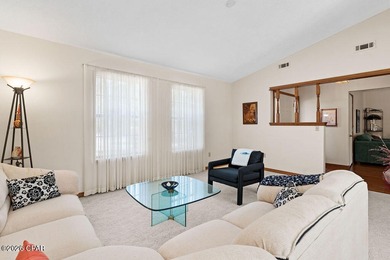 Welcome to 1945 Shenandoah Blvd., a well-maintained 3-bedroom on Sunny Hills Golf and Country Club in Florida - for sale on GolfHomes.com, golf home, golf lot