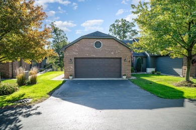 Immaculate 2 or 3 Bedroom, 3 Bath Ranch Townhome in Desirable on Balmoral Woods Golf Club in Illinois - for sale on GolfHomes.com, golf home, golf lot