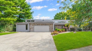 Positioned in the Highly Coveted Lincolnshire Subdivision! This on Lincolnshire Fields Country Club in Illinois - for sale on GolfHomes.com, golf home, golf lot