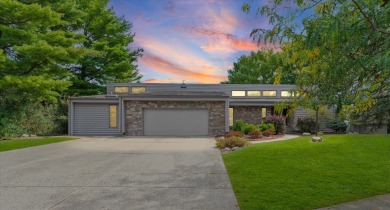 Positioned in the Highly Coveted Lincolnshire Subdivision! This on Lincolnshire Fields Country Club in Illinois - for sale on GolfHomes.com, golf home, golf lot
