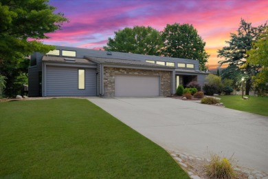 Positioned in the Highly Coveted Lincolnshire Subdivision! This on Lincolnshire Fields Country Club in Illinois - for sale on GolfHomes.com, golf home, golf lot