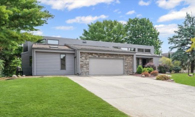 Positioned in the Highly Coveted Lincolnshire Subdivision! This on Lincolnshire Fields Country Club in Illinois - for sale on GolfHomes.com, golf home, golf lot