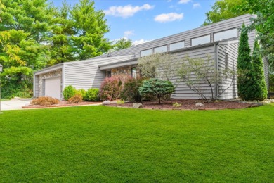 Positioned in the Highly Coveted Lincolnshire Subdivision! This on Lincolnshire Fields Country Club in Illinois - for sale on GolfHomes.com, golf home, golf lot