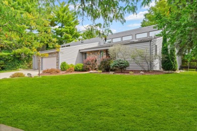 Positioned in the Highly Coveted Lincolnshire Subdivision! This on Lincolnshire Fields Country Club in Illinois - for sale on GolfHomes.com, golf home, golf lot