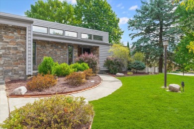 Positioned in the Highly Coveted Lincolnshire Subdivision! This on Lincolnshire Fields Country Club in Illinois - for sale on GolfHomes.com, golf home, golf lot