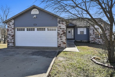 Adorable 3 bedroom, 2 bath home nestled in the Hills of Branson on Holiday Hills Resort and Golf in Missouri - for sale on GolfHomes.com, golf home, golf lot