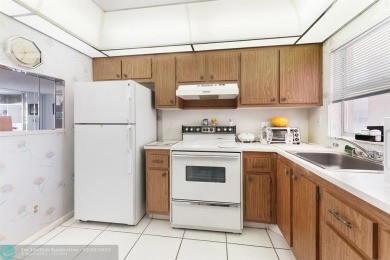 Welcome to this spacious 2-bed, 2-bath condo in the heart of on Sunrise Lakes Phase III in Florida - for sale on GolfHomes.com, golf home, golf lot