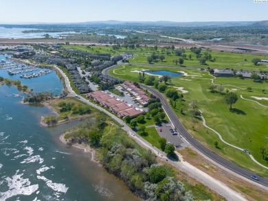 MLS# 284045 Experience sophisticated riverfront living in this on Columbia Point Golf Course in Washington - for sale on GolfHomes.com, golf home, golf lot