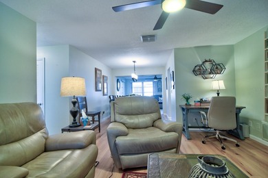 LOCATION, location, location! Welcome home to the highly on Mainlands Golf Club in Florida - for sale on GolfHomes.com, golf home, golf lot