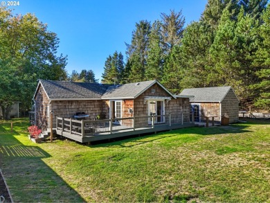 So much to offer! This recently remodeled 2 bed, 1 bath cottage on Astoria Golf and Country Club in Oregon - for sale on GolfHomes.com, golf home, golf lot