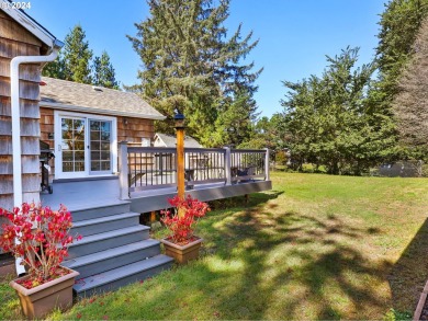 So much to offer! This recently remodeled 2 bed, 1 bath cottage on Astoria Golf and Country Club in Oregon - for sale on GolfHomes.com, golf home, golf lot