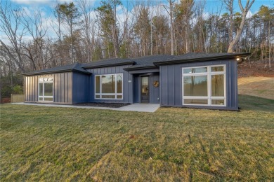 Price Below Recent Appraisal! 3 Bed | 2 Bath | 1,700 +/- Sqft | on The Rock At Jocassee in South Carolina - for sale on GolfHomes.com, golf home, golf lot