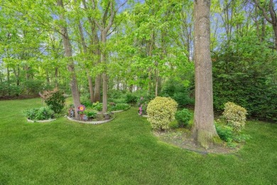 Beautifully updated 3 bedroom condo in the desirable Woodgate on Holbrook Country Club Golf Course in New York - for sale on GolfHomes.com, golf home, golf lot